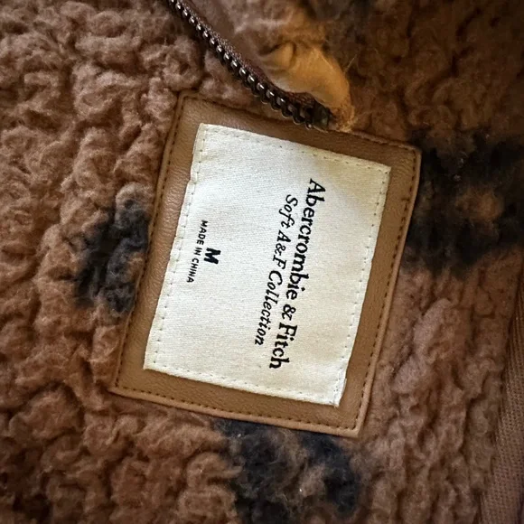 Abercrombie and Fitch leopard print Sherpa zip up jacket - Picture 5 of 7